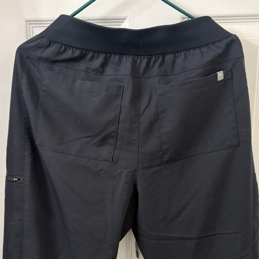 Fabletics Black Scrub Set - Picture 10 of 12